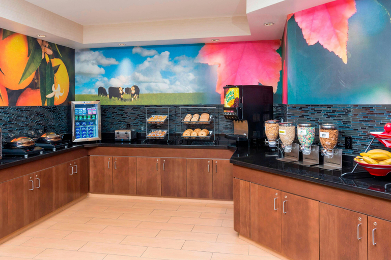 Food & Drinks 5, Fairfield Inn Tyler, Smith
