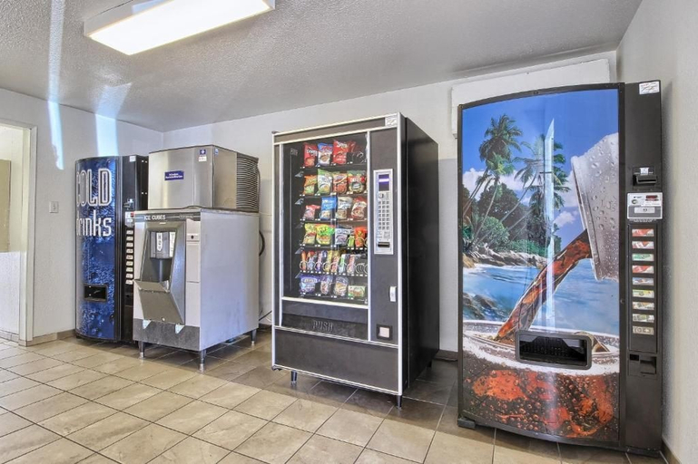 Food & Drinks 5, Motel 6 Tulare, CA, Tulare