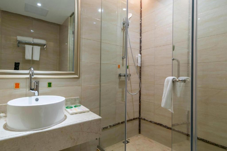 Bathroom 3, Vienna Hotel Jiangsu Zhangjiagang Passenger Terminal Station, Suzhou