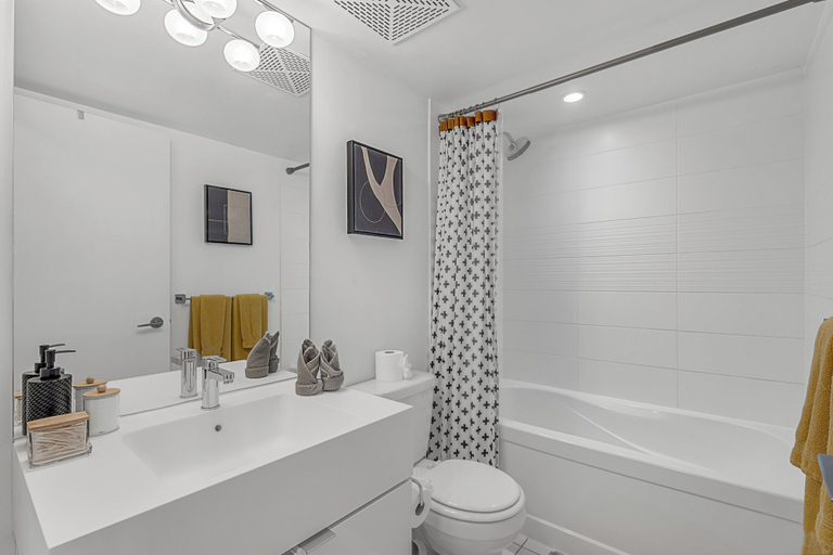 Bathroom 4, The Harbourline Suites Downtown Toronto, Toronto