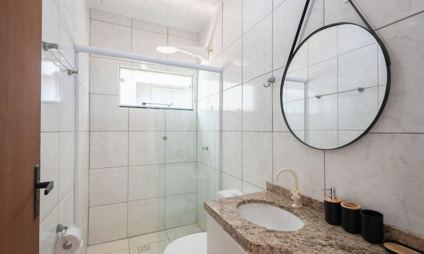Bathroom, House w/ BBQ Area 110 m From the Beach Oni0003, Barra Velha