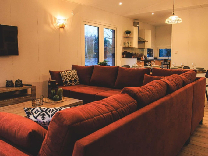 Living room 4, Slagharen 8-person Premium Sauna Lodge, Hardenberg