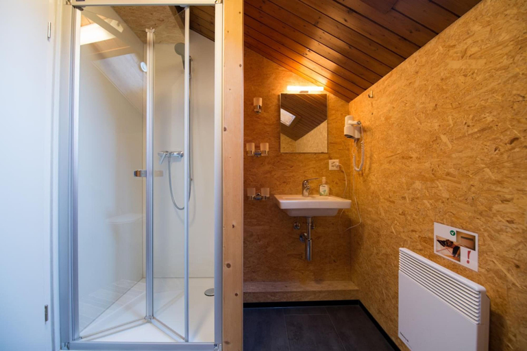 Bathroom 3, Sust lodge, Uri