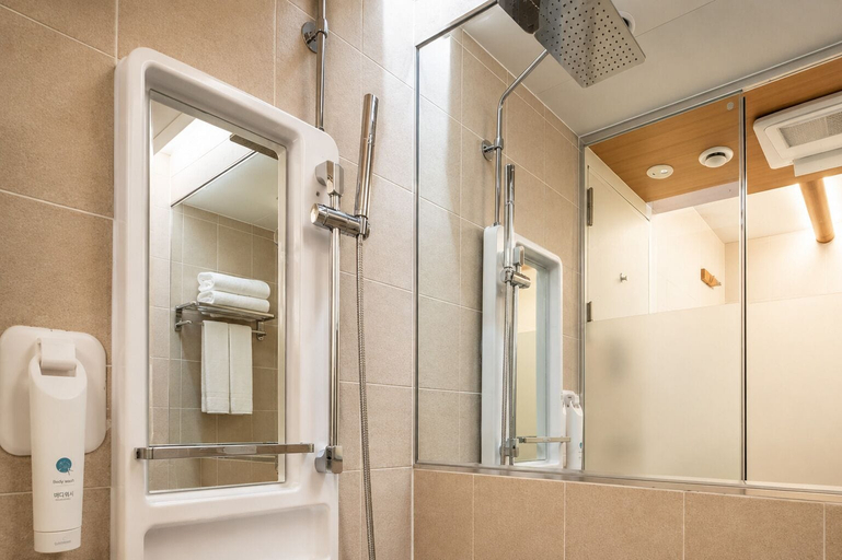 Bathroom 3, Cabinstay Hotel, Yeosu