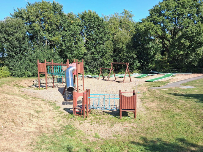 Children's area 4, Cabin - Sleeps 6 - Outdoor Pool and Parking, Ceredigion