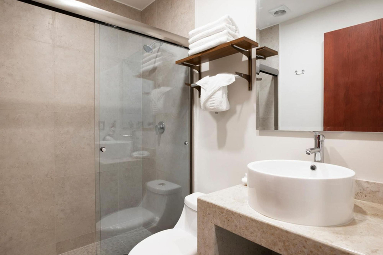Bathroom 5, Hotel Ave Inn Mazatlán, Mazatlán