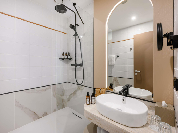 Bathroom 4, Movenpick Hotel Budapest Centre, Budapesti