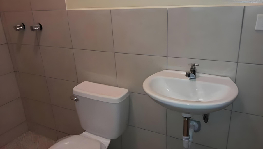 Bathroom 5, Airport X Managua Hotel, Managua