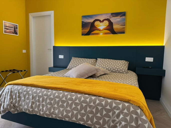 Room 3, HOUSE on SUNDAY, Crotone