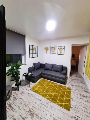 Living area 4, Modern 1 Bedroom flat in City center, Leicester