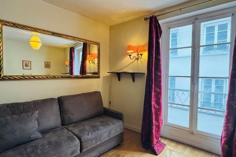 Room 3, Vintage studio 150m to Notre Dame, Paris