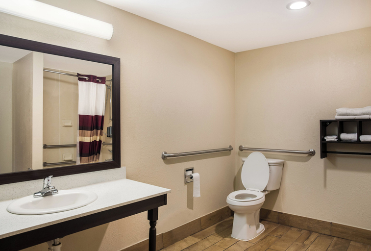 Bathroom 4, Red Roof Inn Tupelo, Lee