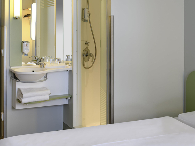 Bathroom 5, Ibis Budget Muenchen City Olympiapark, München