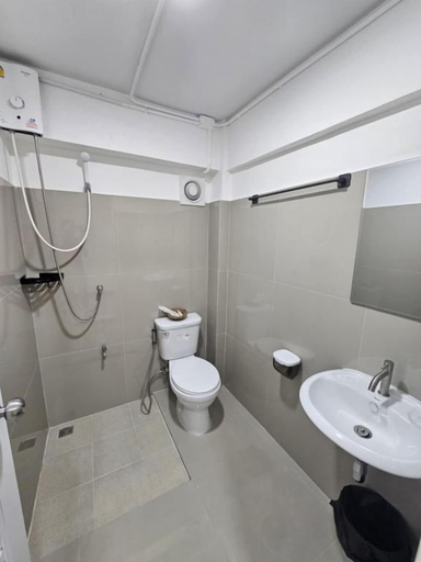Bathroom 2, Loft 21 Apartment Romklao, Lat Krabang