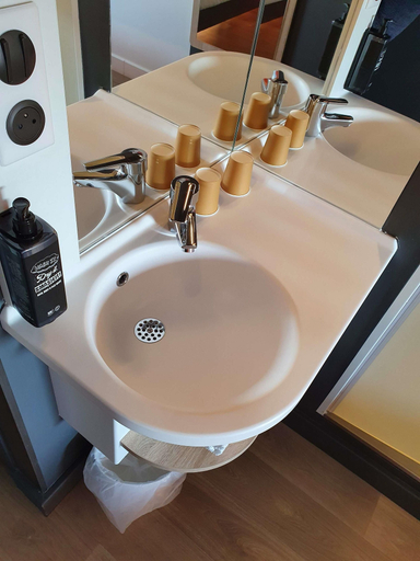 Bathroom 5, ibis budget Saint Lo, Manche