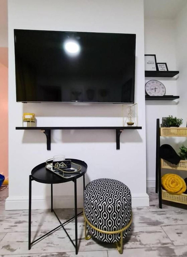 Living area 2, Modern 1 Bedroom flat in City center, Leicester