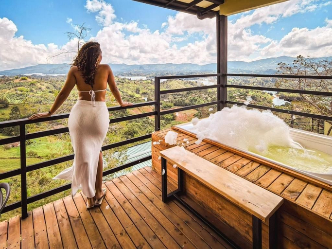 Outdoor spa tub 3, Alto Sereno, Peñol
