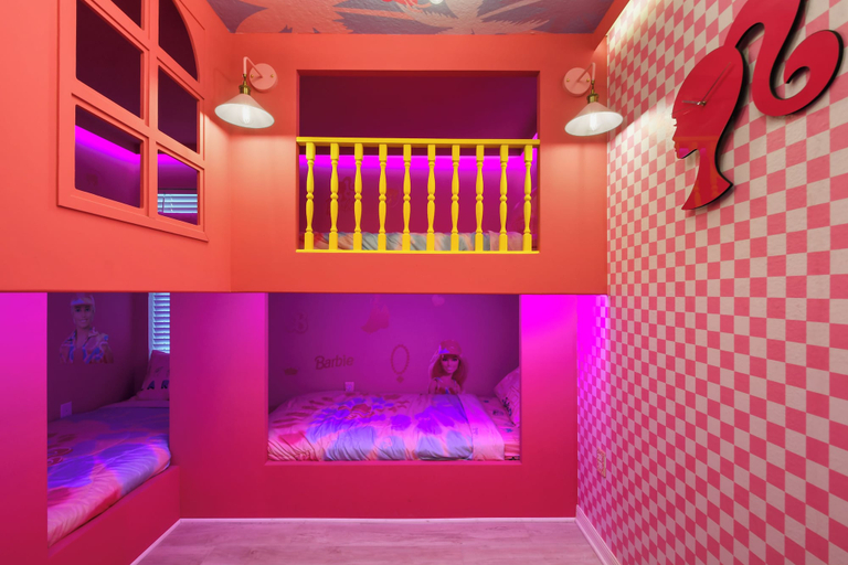 Interior 5, 8BR Home Neon Glow Loft, Minions Arcade & Pool~spa, Lake
