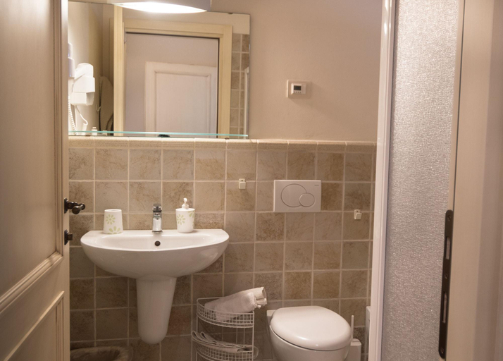 Bathroom 4, Bed & Breakfast Laura, Perugia