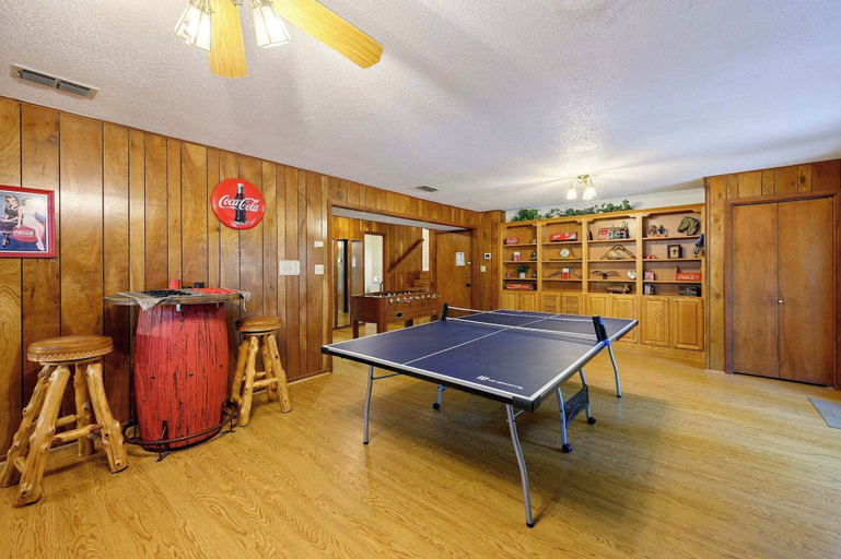 Game room 3, Hilltop Lodge - For 27 Guests!, McCurtain