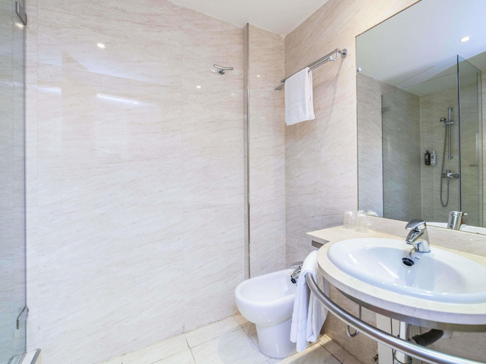 Bathroom 5, ibis Madrid Alcala de Henares La Garena, Madrid