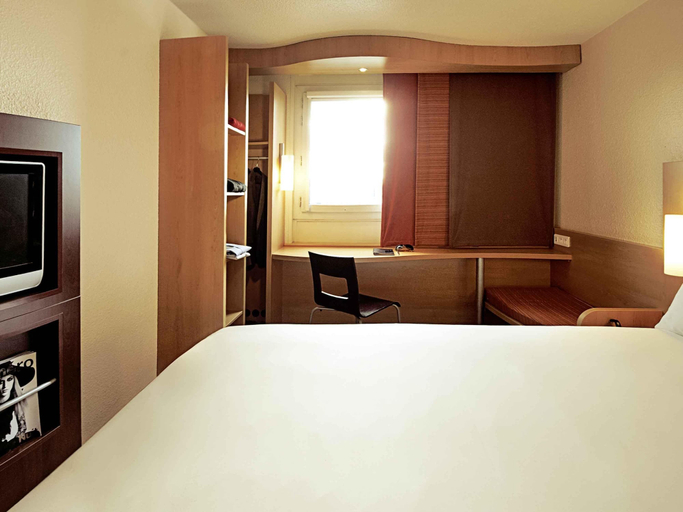 Bedroom 3, ibis Augsburg Hauptbahnhof, Augsburg