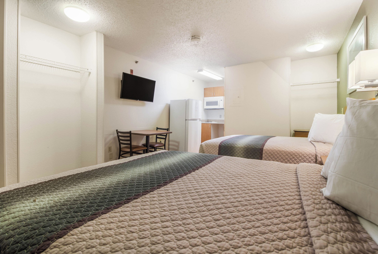 Bedroom 3, HomeTowne Studios by Red Roof Houston - Northwest, Houston