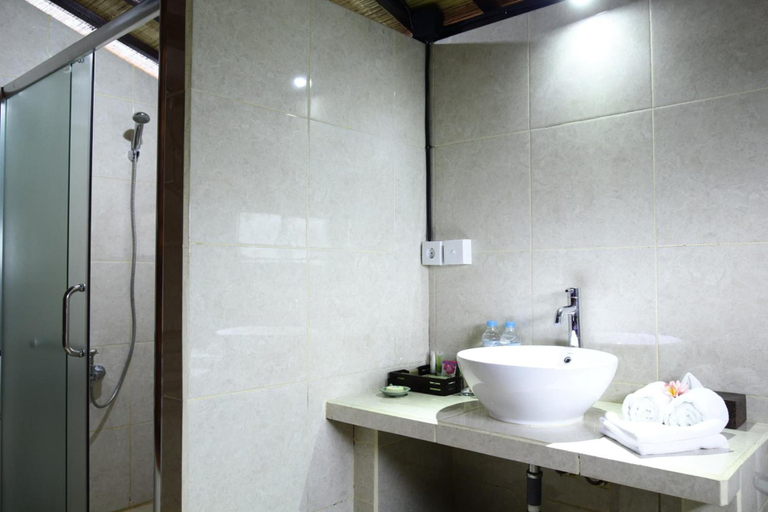 Bathroom 4, Puri Karang Besakih, Karangasem