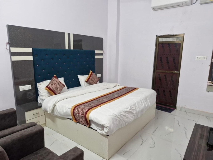 Room 4, Hotel Shivganga, Siddharth Nagar