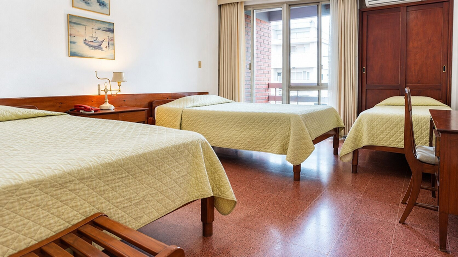 Room 5, Gran Hotel Mediterráneo, Andrés Ibáñez
