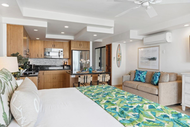 Interior 4, Remodeled Direct Oceanfront Studio Getaway-papakea A306, Maui
