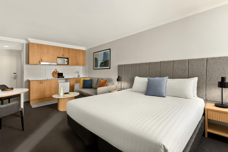 Bedroom 3, Oaks Perth Hotel, Perth