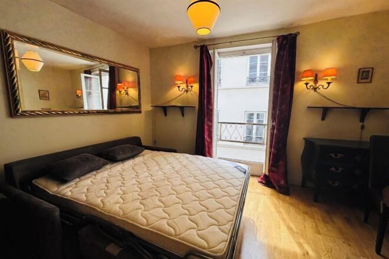 Room 5, Vintage studio 150m to Notre Dame, Paris