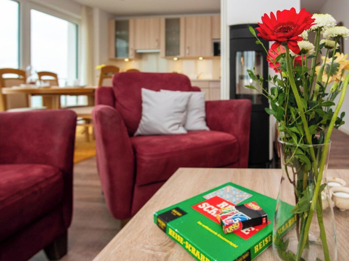 Living area 4, Holiday Apartment With 2 Bedrooms, Ostholstein