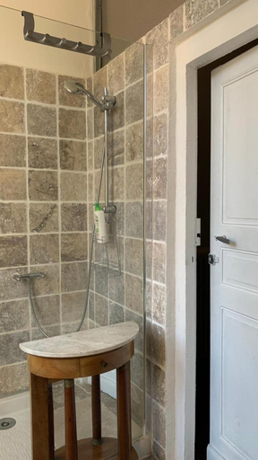 Bathroom 5, Grand Corps de Ferme, Yonne