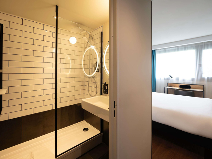 Bathroom 4, ibis Paris Gare de Lyon Diderot 12th, Paris