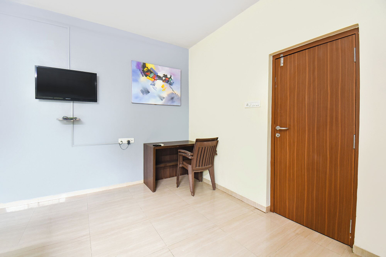 Room 5, Fabhotel Mv Galaxy, Pune