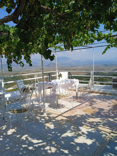 Others 5, Studio Flat - Sleeps 4 & Private Garden, Sarandës