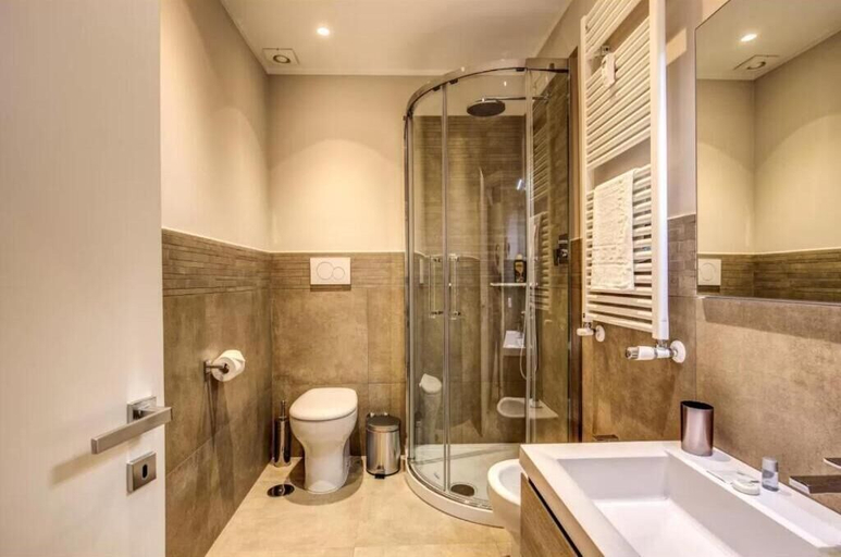 Bathroom 3, The Dome 3 bedroom apartment, Roma