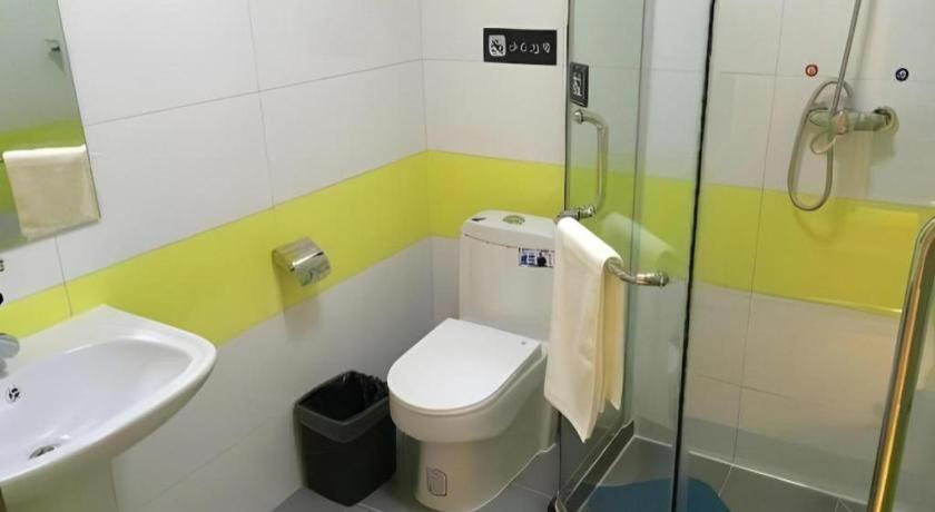 Bathroom 5, 7 Days Inn Beijing Shunyi Development Area Mordern Motor City, Beijing