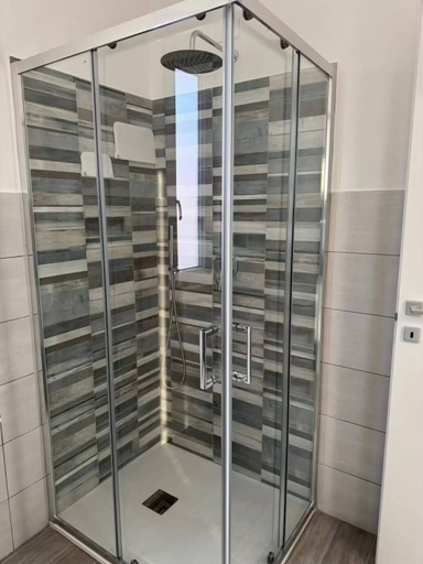 Bathroom 2, HOUSE on SUNDAY, Crotone