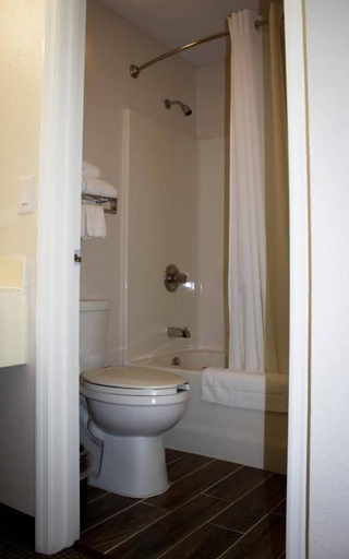 Bathroom 3, Grand Vista Hotel, Scott