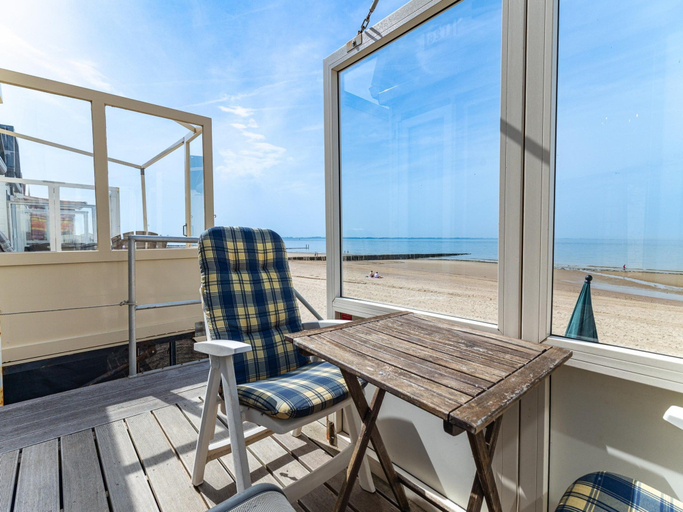 Balcony 3, Charming Beach Cabin in Koudekerke, Veere