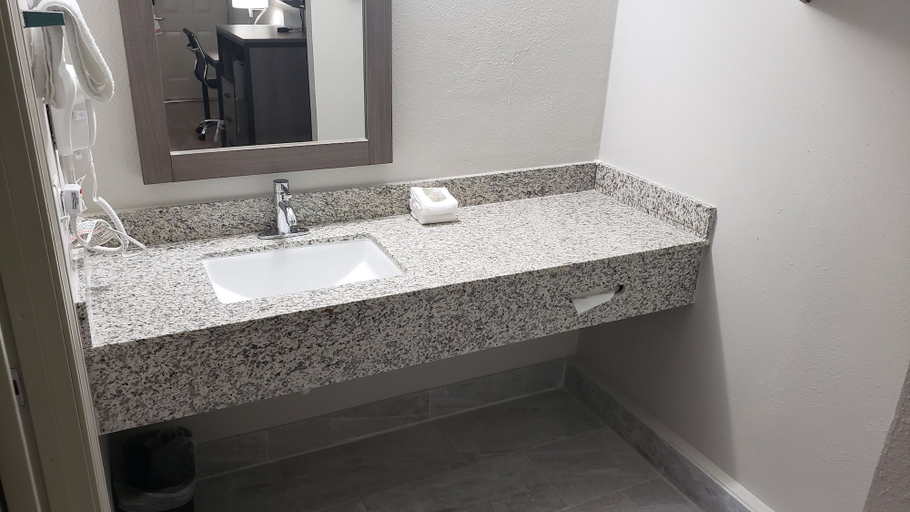 Bathroom 3, Red Roof Inn Cullman, Cullman