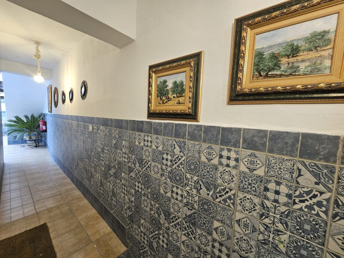 Hallway 5, Puertas de la Catedral, Córdoba