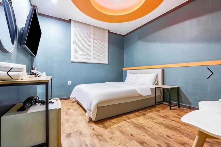 Room 5, Ace Hotel, Jung