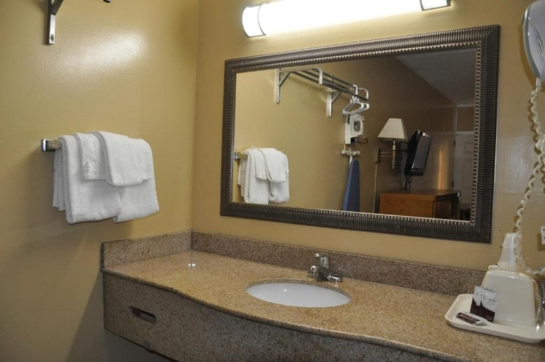 Bathroom 4, Best Rest Inn, Onslow