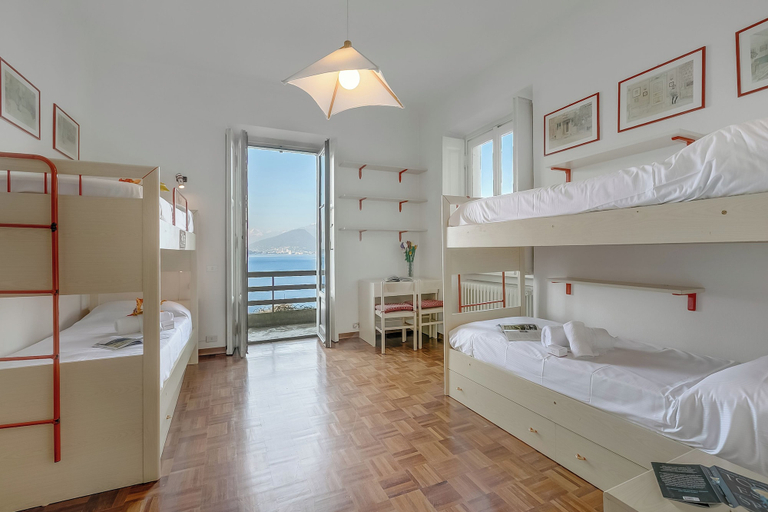 Room 4, Villa Incanto Sul Lago: Lakefront, Garden & Balconies, Varese