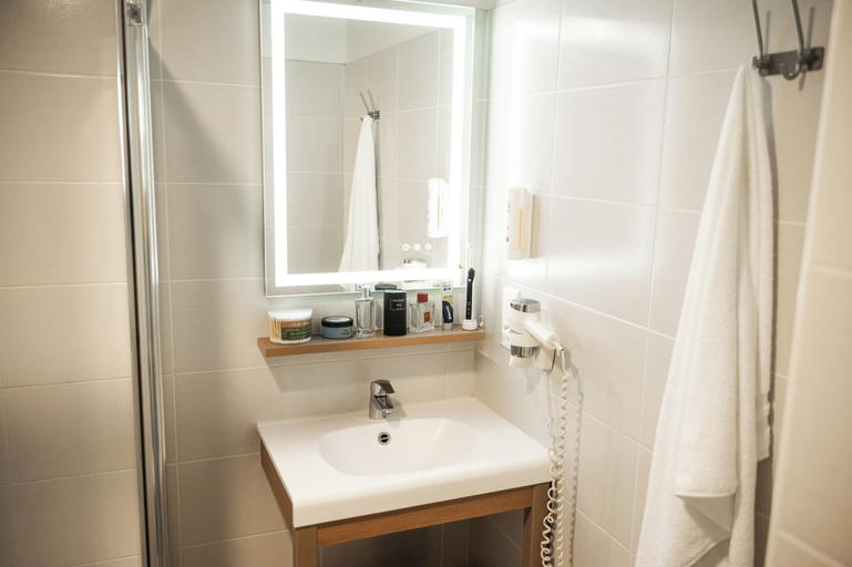 Bathroom 4, Zenitude Hôtel - Résidences Narbonne Centre, Aude