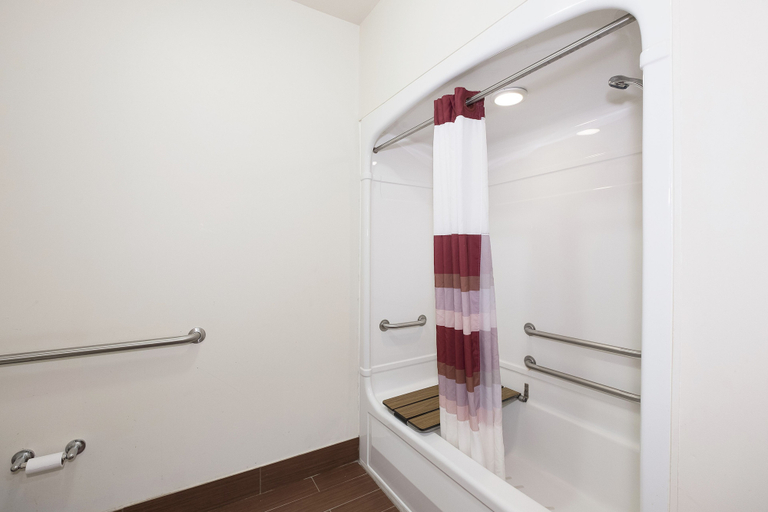 Bathroom 4, Red Roof Inn Jackson, OH, Jackson